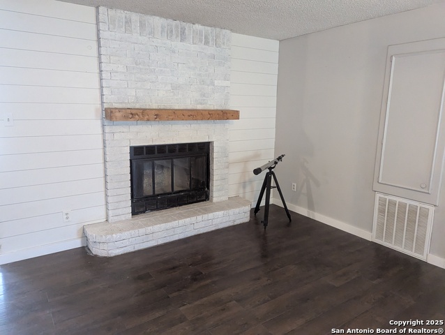Listing photo id 10 for 941 Park View Loop