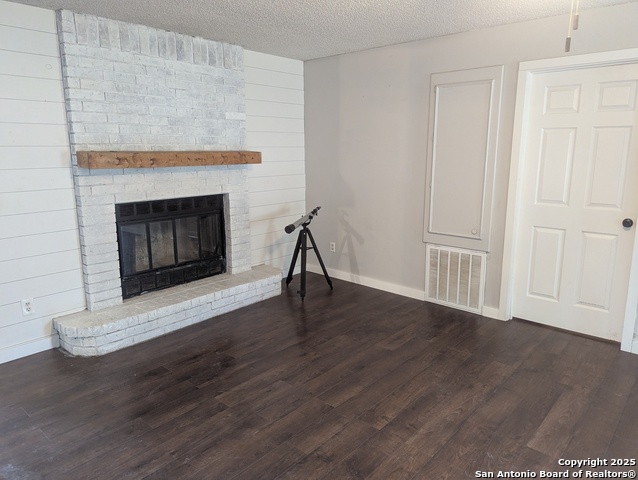 Listing photo id 11 for 941 Park View Loop