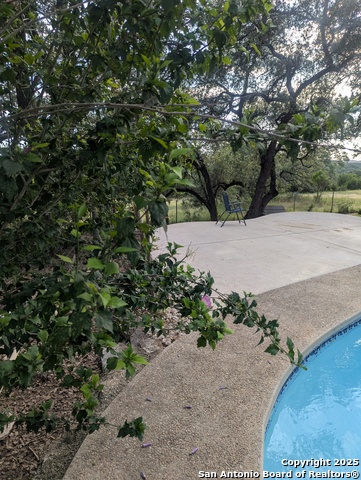Listing photo id 14 for 941 Park View Loop