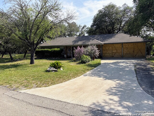 Listing photo id 0 for 941 Park View Loop