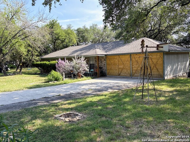 Listing photo id 1 for 941 Park View Loop