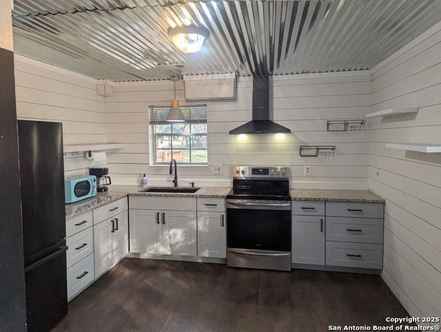 Listing photo id 3 for 941 Park View Loop