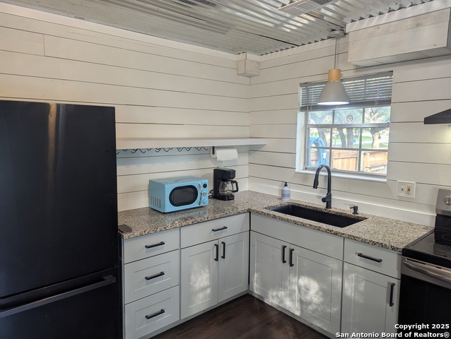 Listing photo id 4 for 941 Park View Loop