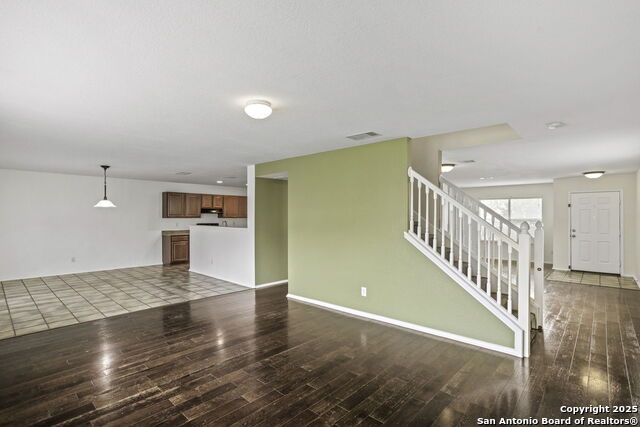 Listing photo id 4 for 7623 Bartell