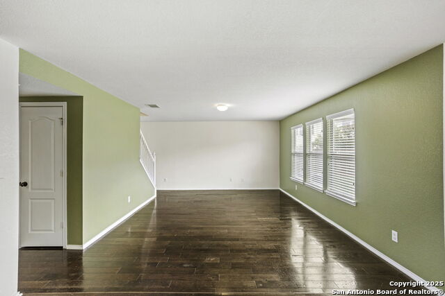 Listing photo id 5 for 7623 Bartell