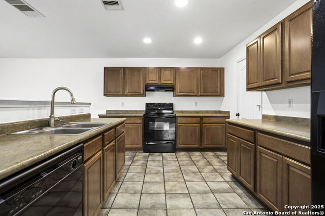 Listing photo id 7 for 7623 Bartell