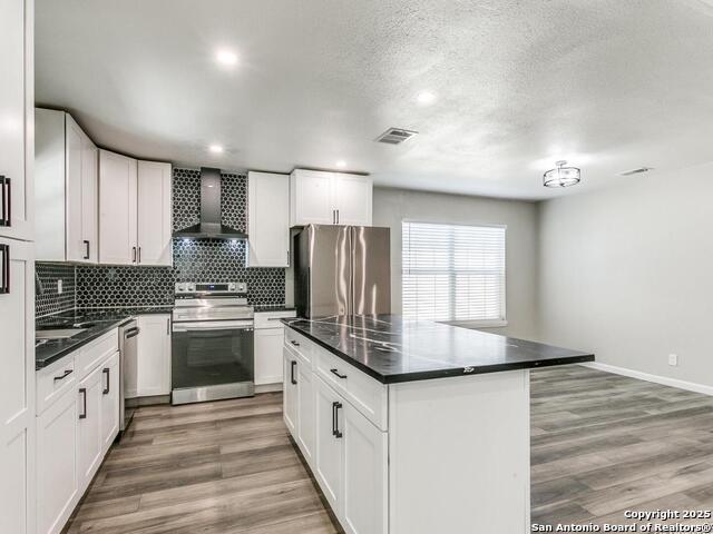 Listing photo id 12 for 12211 Ecksminster