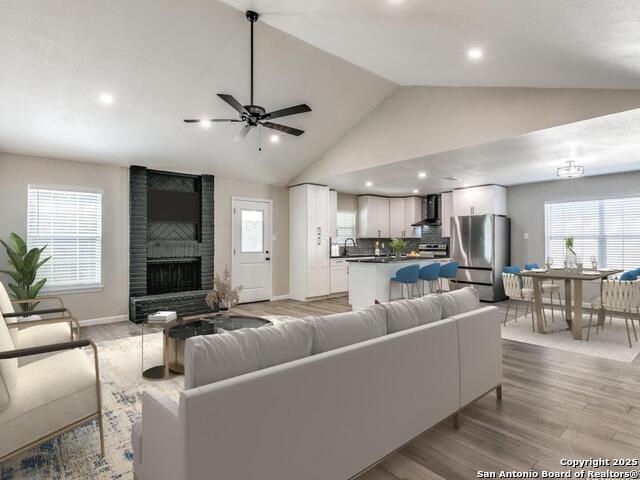 Listing photo id 1 for 12211 Ecksminster