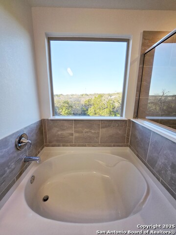 Listing photo id 28 for 10643 Military W Unit 37