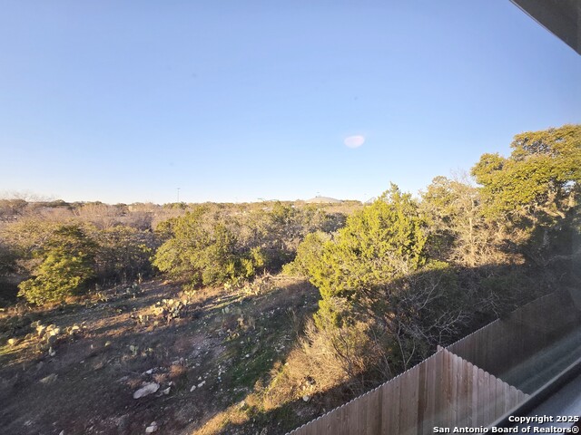 Listing photo id 32 for 10643 Military W Unit 37