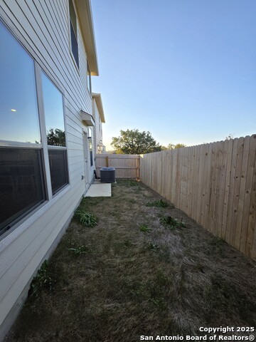 Listing photo id 33 for 10643 Military W Unit 37