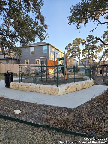 Listing photo id 34 for 10643 Military W Unit 37
