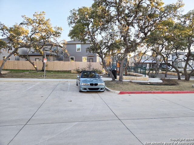 Listing photo id 35 for 10643 Military W Unit 37