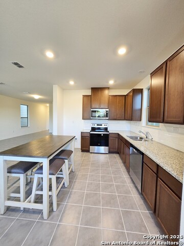 Listing photo id 4 for 10643 Military W Unit 37
