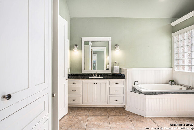 Listing photo id 18 for 49 Blue Diamond
