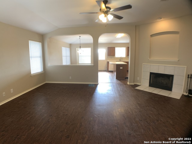 Listing photo id 0 for 2614 Dove Crossing Dr