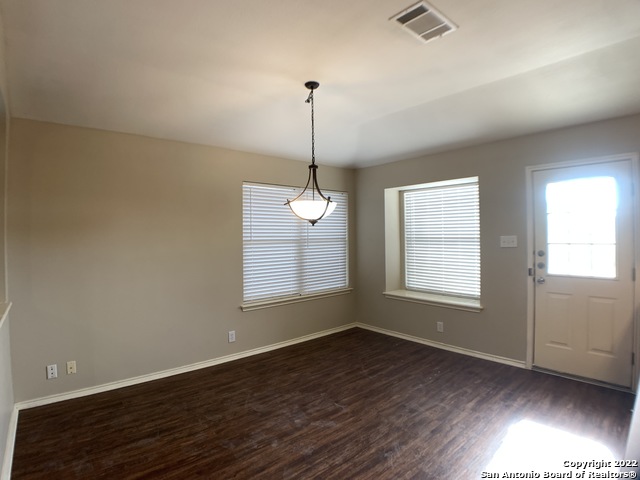 Listing photo id 3 for 2614 Dove Crossing Dr