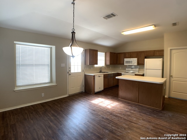 Listing photo id 4 for 2614 Dove Crossing Dr