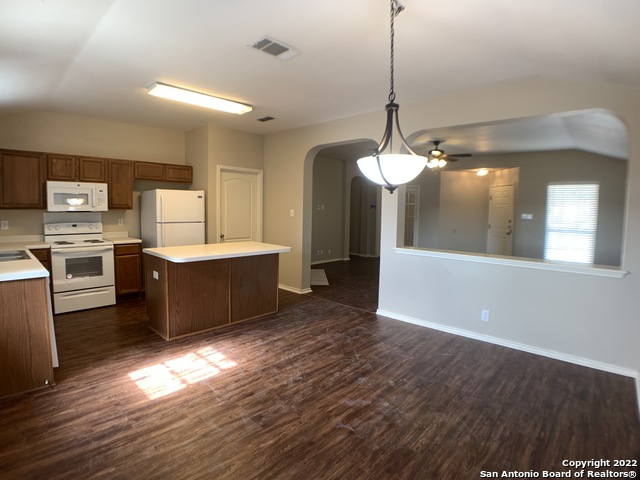 Listing photo id 5 for 2614 Dove Crossing Dr