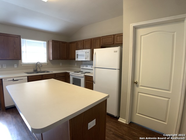 Listing photo id 7 for 2614 Dove Crossing Dr