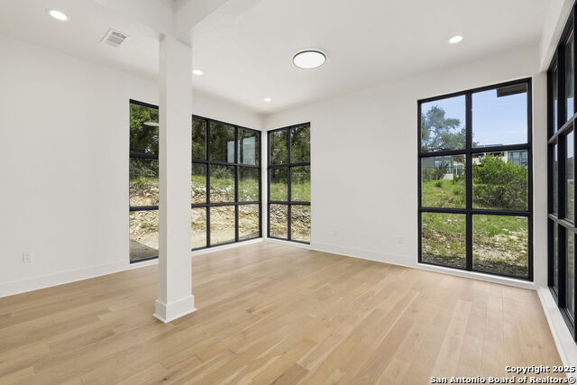 Image 12 of 29 For 9847 Midsomer Pl
