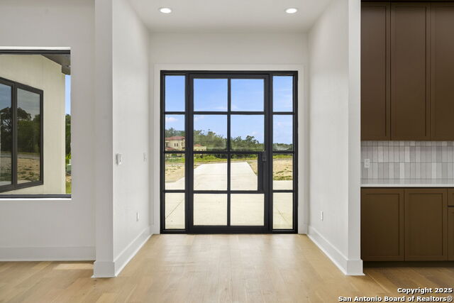 Image 3 of 29 For 9847 Midsomer Pl