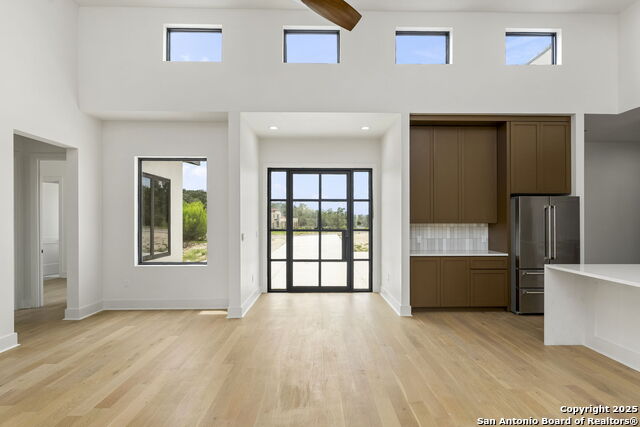 Image 4 of 29 For 9847 Midsomer Pl