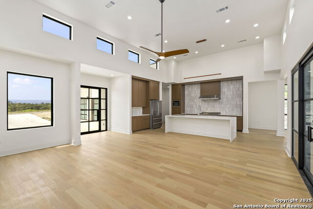 Image 5 of 29 For 9847 Midsomer Pl