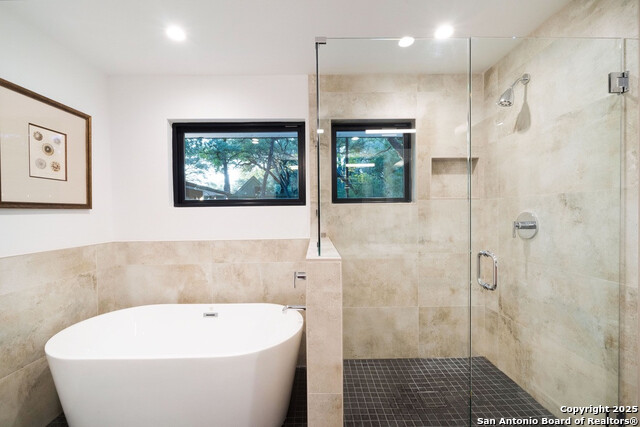 Listing photo id 9 for 8900 Point West