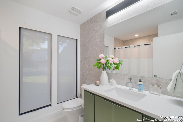 Listing photo id 12 for 8900 Point West