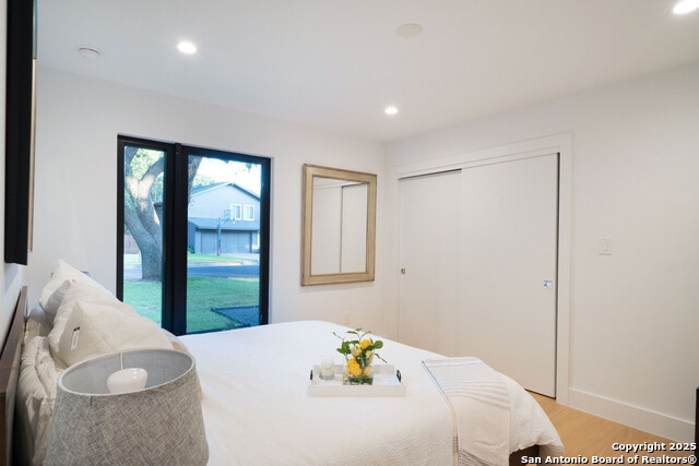 Listing photo id 13 for 8900 Point West