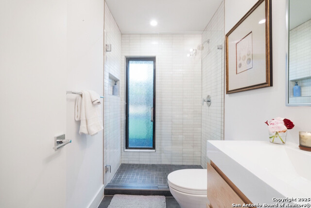 Listing photo id 14 for 8900 Point West