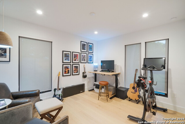 Listing photo id 16 for 8900 Point West