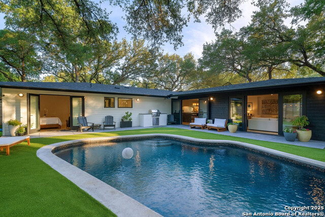 Listing photo id 20 for 8900 Point West