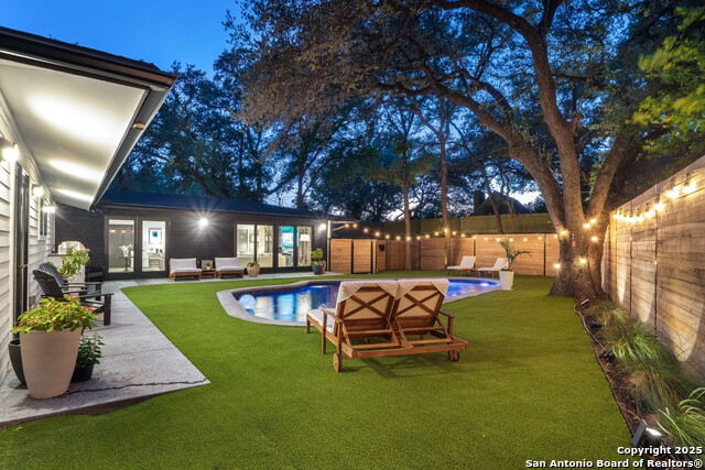 Listing photo id 23 for 8900 Point West