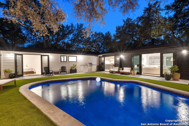 Listing photo id 24 for 8900 Point West