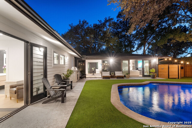 Listing photo id 25 for 8900 Point West