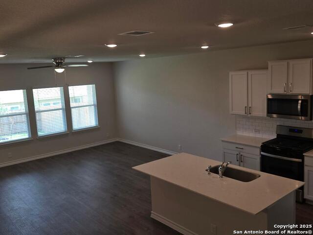 Listing photo id 10 for 21010 Watercourse Way