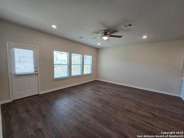 Listing photo id 12 for 21010 Watercourse Way