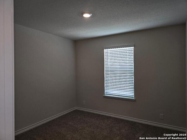 Listing photo id 21 for 21010 Watercourse Way