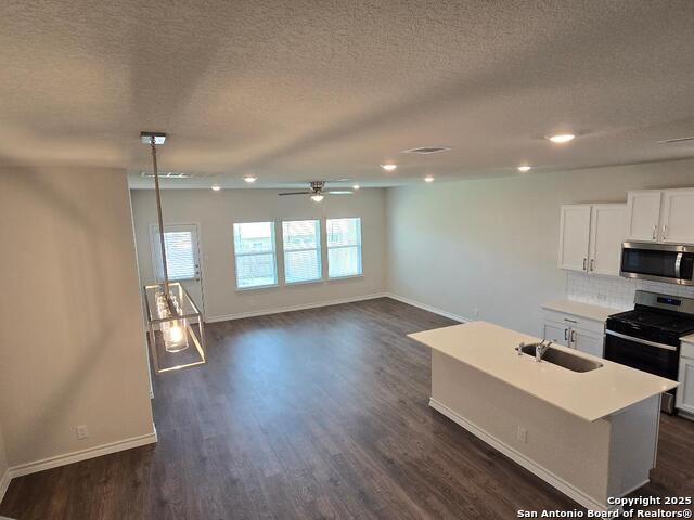Listing photo id 2 for 21010 Watercourse Way