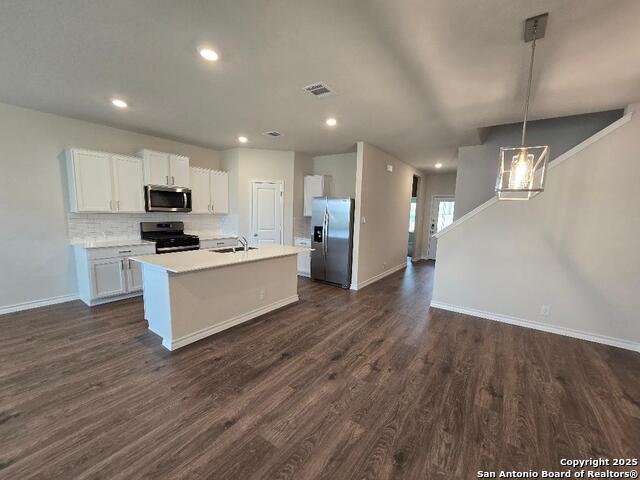 Listing photo id 3 for 21010 Watercourse Way