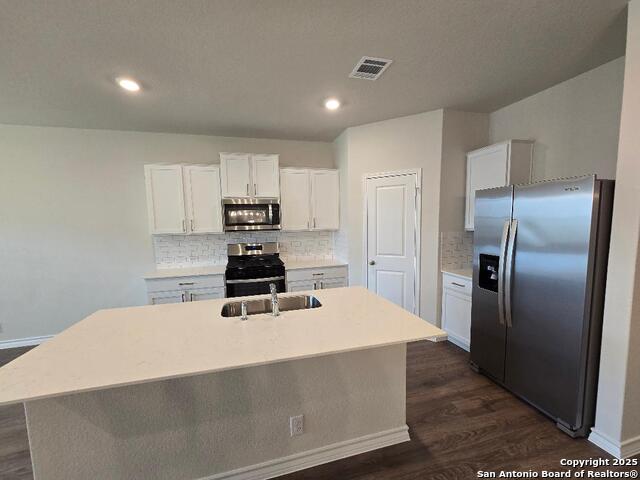 Listing photo id 5 for 21010 Watercourse Way