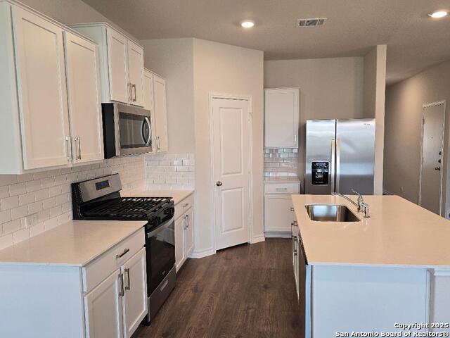 Listing photo id 7 for 21010 Watercourse Way