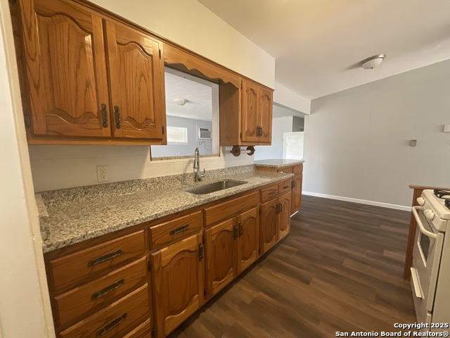 Image 4 of 26 For 207 Pinehurst