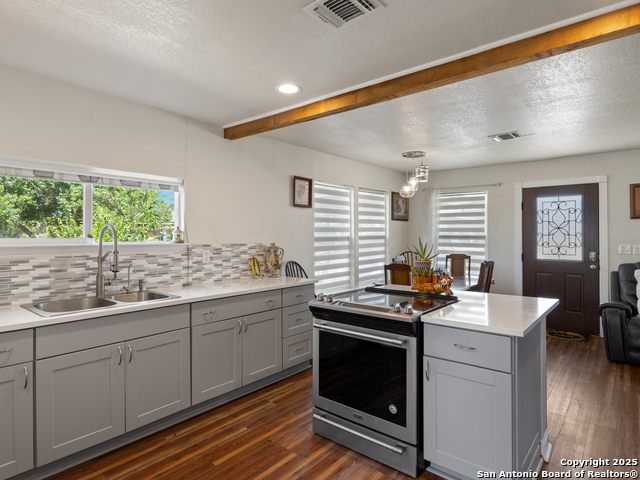 Image 9 of 22 For 505 Avenue E