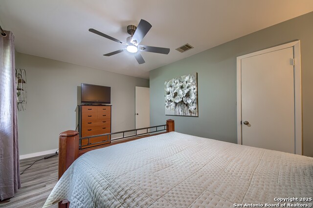 Listing photo id 20 for 9215 Thornbury