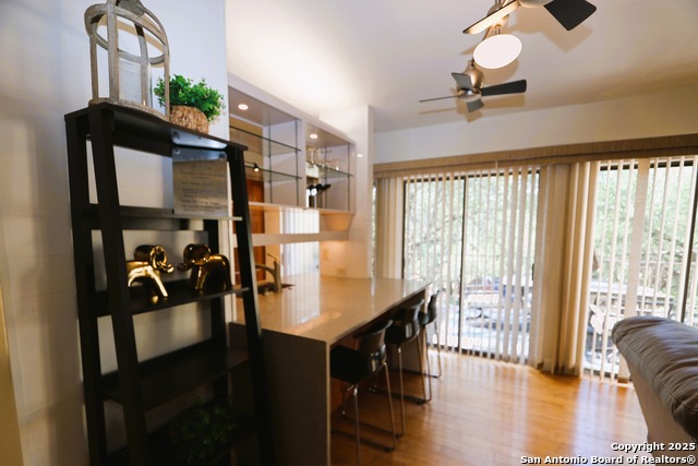 Image 10 of 28 For 8642 Fredericksburg  402