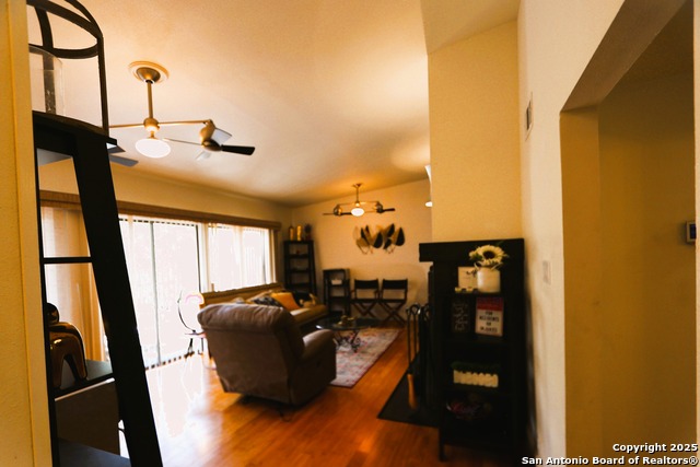 Image 12 of 28 For 8642 Fredericksburg  402