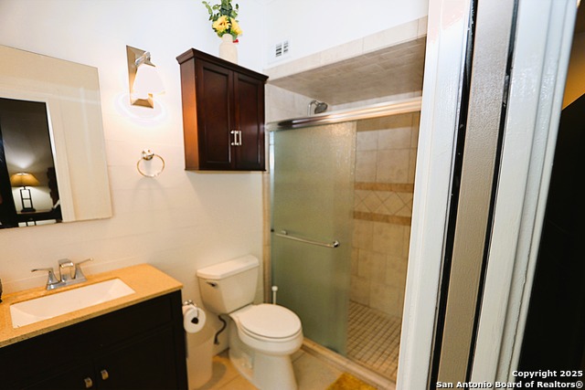 Image 18 of 28 For 8642 Fredericksburg  402